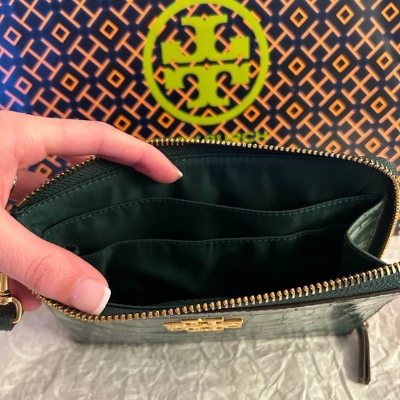 Tory Burch Britten Embossed Large Zip Pouch Wristlet Norwood Gold Green - Picture 7 of 12